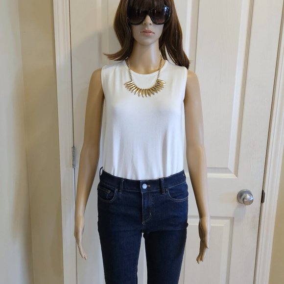 NECKLACE - gold statement - Picture 4 of 7